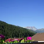 Lena *