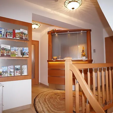 Lena アパート ゲルロス